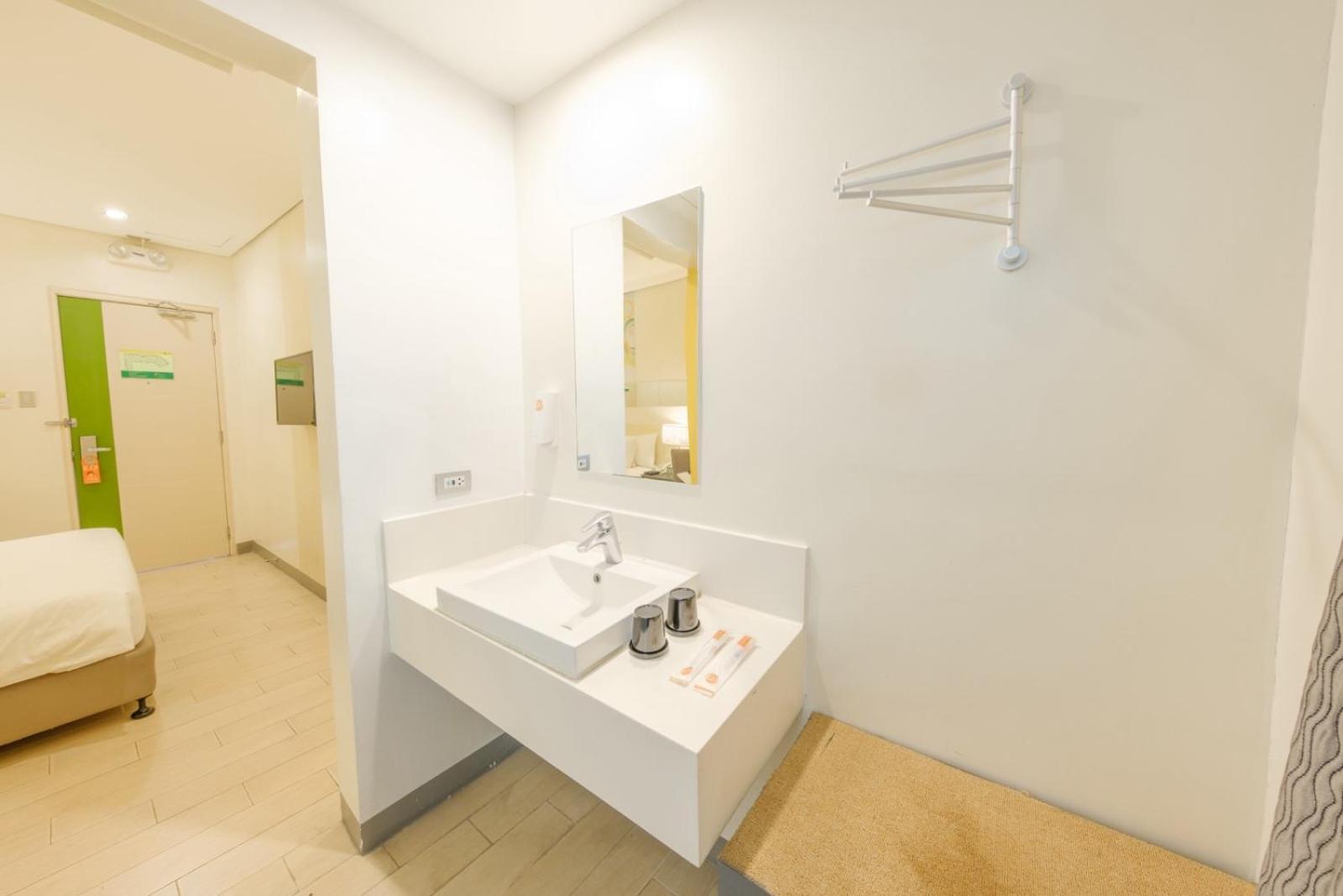Go Hotels Lanang - Davao Екстер'єр фото