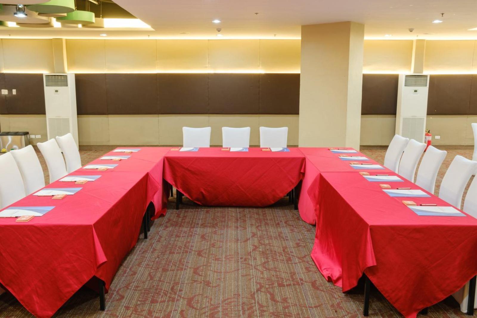 Go Hotels Lanang - Davao Екстер'єр фото
